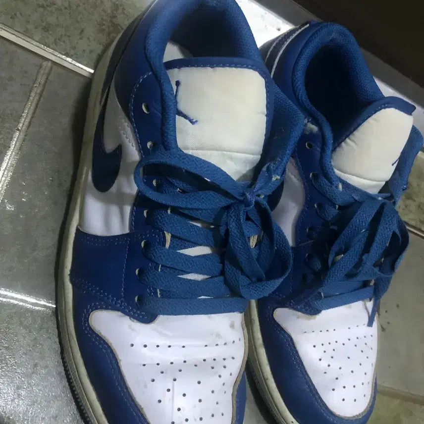 [BUNJANG] Nike Air Jordan 1 Low White/Blue Sneakers / 조던1 로우 흰파 운동화