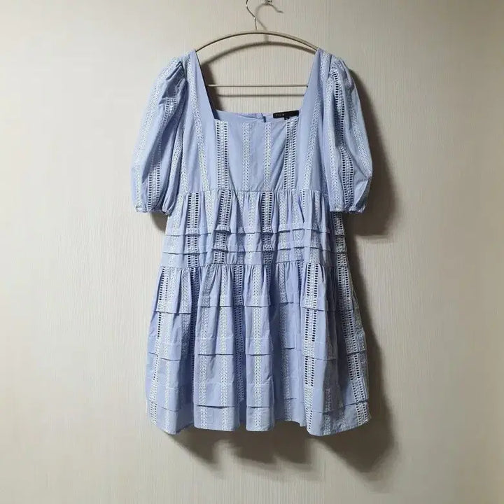 [BUNJANG] Maje Square Neck Embroidered Detail Dress Size 36 / 마쥬 maje  스퀘어넥 자수 디테일 원피스 36 사이즈 정품