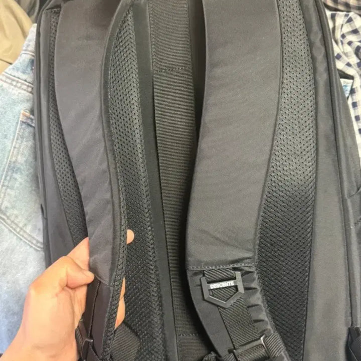 [BUNJANG] Descente 20L Sports Backpack Black SQ123UBP17 / 데상트 20L 스포츠 백팩 블랙 SQ123UBP17