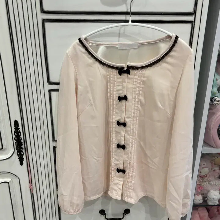 [BUNJANG] Sweetheart Ribbed Button Blouse / 라떼갸루 로걀 딸기초코 딸초 리본 단추 블라우스