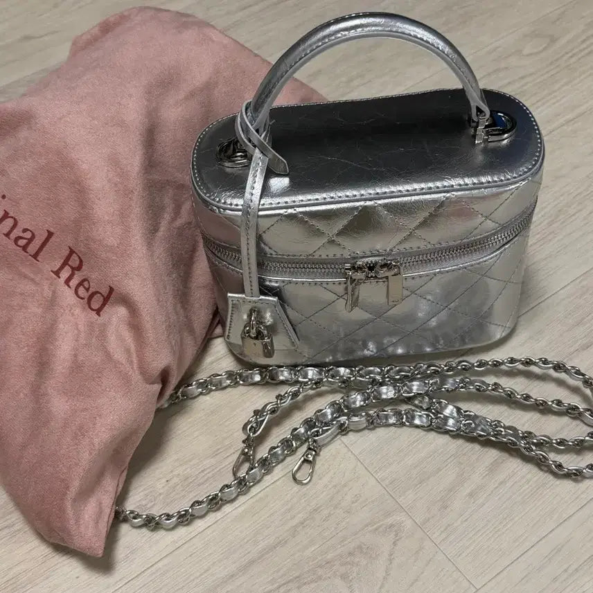 [BUNJANG] Cardinal Red Vanity Silver Tote Bag / 카디널레드 베니티 실버
