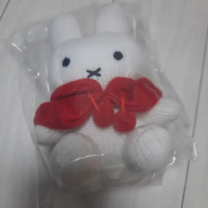 [BUNJANG] Miffy Knit Cape White / 니트 망또 미피 화이트 정품 미개봉