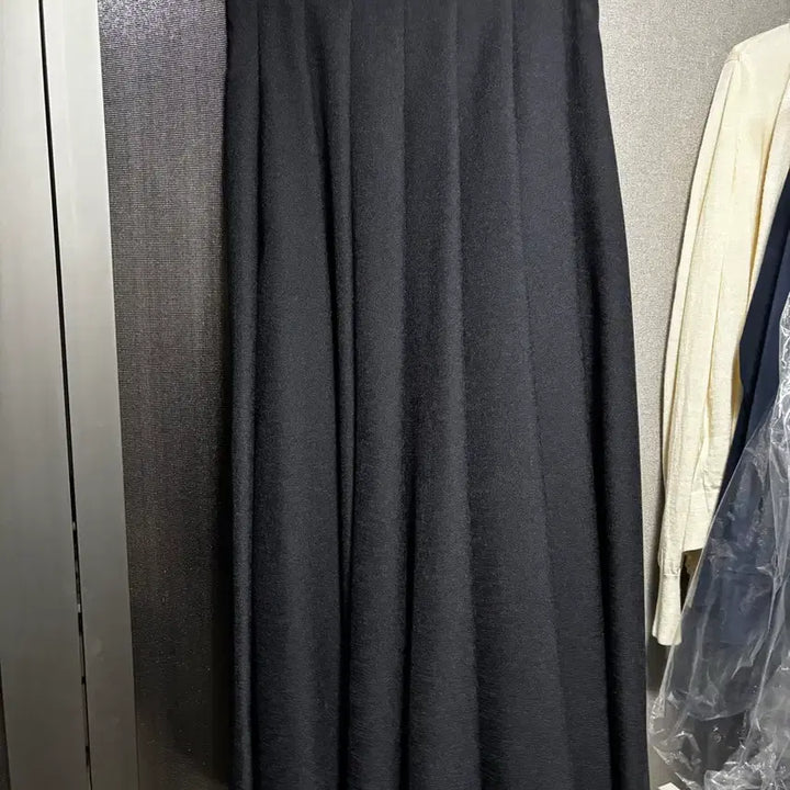 [BUNJANG] MICHAA Navy Skirt (Size 55, New) / 미샤 네이비 스커트 55(새상품)
