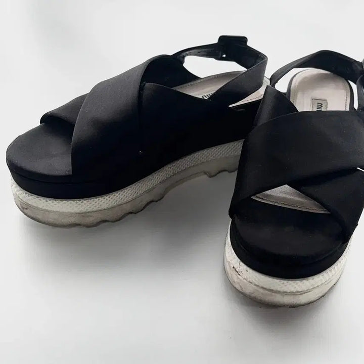 [BUNJANG] Miu Miu Black Satin Platform Cross Strap Sandals / 미우미우 miu miu 크로스 스트랩 샌들