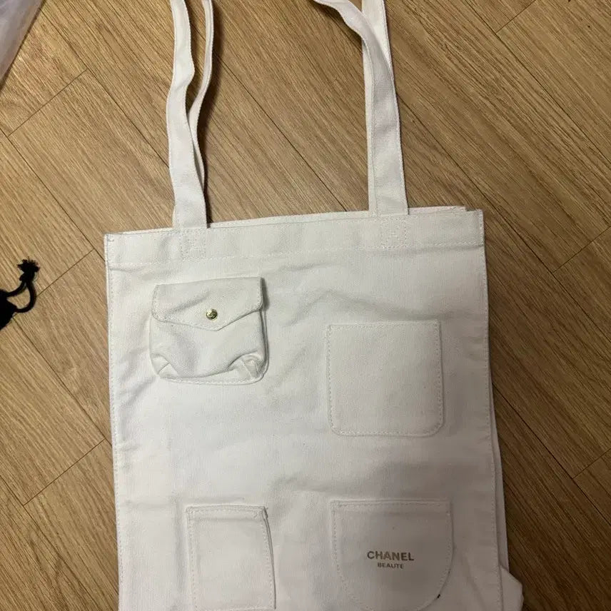 [BUNJANG] Chanel Beauty White Pocket Tote Bag / 샤넬 뷰티 화이트 포켓 토트백