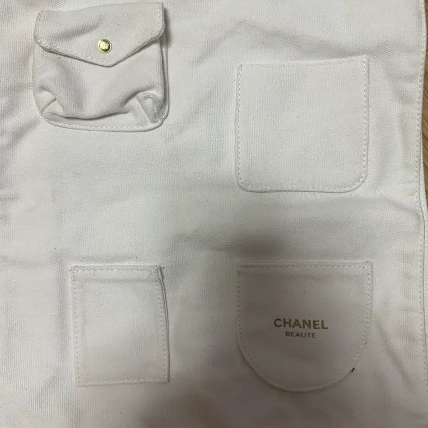 [BUNJANG] Chanel Beauty White Pocket Tote Bag / 샤넬 뷰티 화이트 포켓 토트백