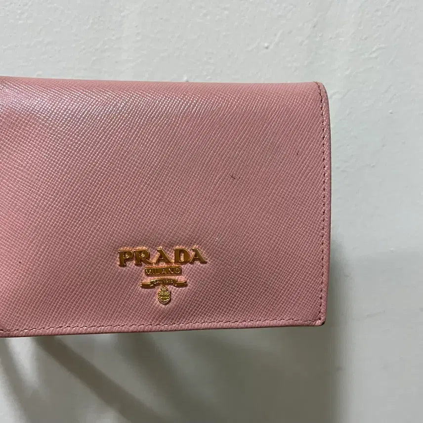 [BUNJANG] Prada Saffiano Leather Metal Logo Bifold Wallet Powder Pink / 프라다 사피아노 레더 메탈 로고 반지갑 파우더 핑크