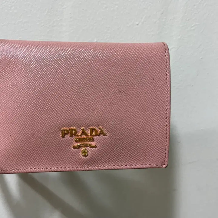 [BUNJANG] Prada Saffiano Leather Metal Logo Bifold Wallet Powder Pink / 프라다 사피아노 레더 메탈 로고 반지갑 파우더 핑크