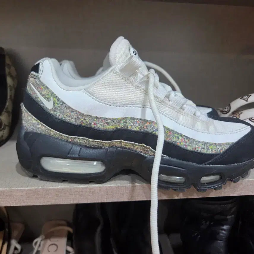 [BUNJANG] Nike Air Max 95 SE Sneakers / 나이키 에어맥스 95 SE 스니커즈 240