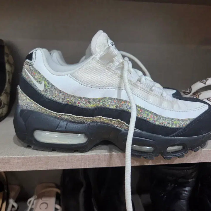 [BUNJANG] Nike Air Max 95 SE Sneakers / 나이키 에어맥스 95 SE 스니커즈 240