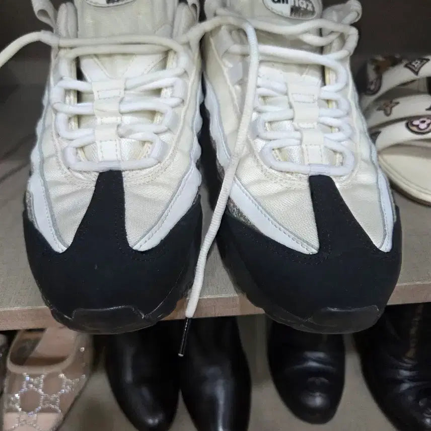 [BUNJANG] Nike Air Max 95 SE Sneakers / 나이키 에어맥스 95 SE 스니커즈 240