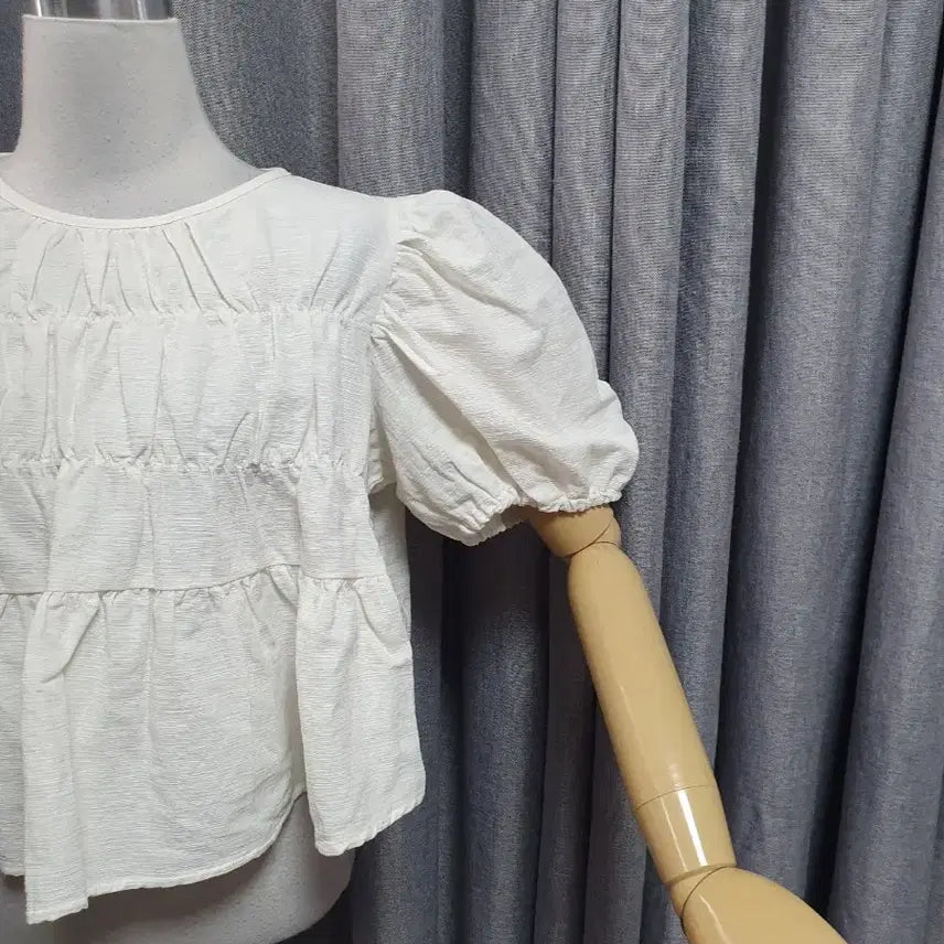[BUNJANG] White Puff Blouse / 밴딩 화이트 퍼프블라우스