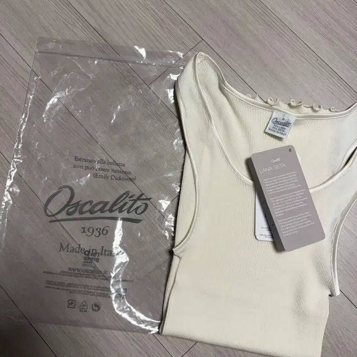 [BUNJANG] Ehre Oscalito Sleeveless Top / ehre 에레 oscalito 슬리브리스 새상품