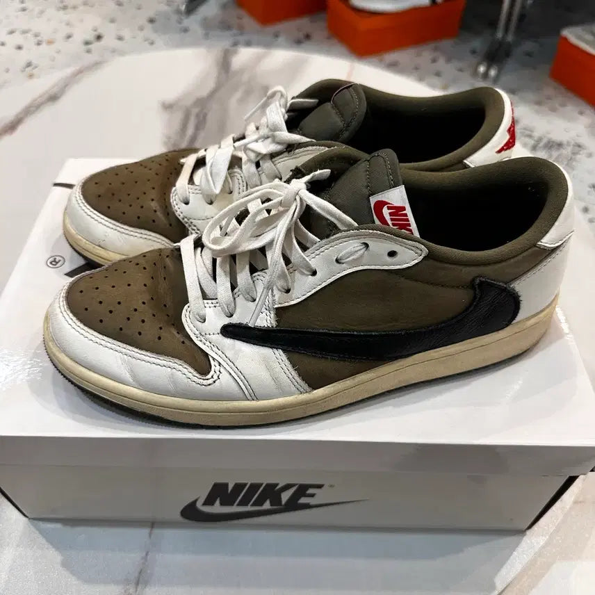 [BUNJANG] Air Jordan Travis Scott Reverse Olive Sneakers / 조던 트래비스스캇 리버스 올리브 275