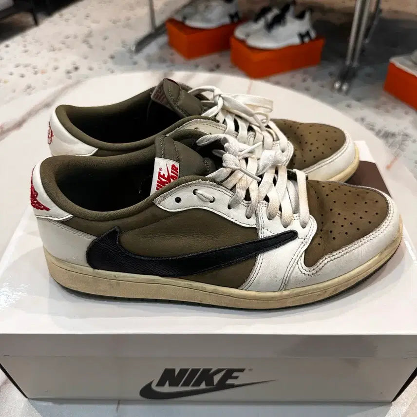 [BUNJANG] Air Jordan Travis Scott Reverse Olive Sneakers / 조던 트래비스스캇 리버스 올리브 275