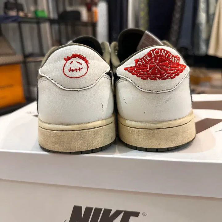 [BUNJANG] Air Jordan Travis Scott Reverse Olive Sneakers / 조던 트래비스스캇 리버스 올리브 275