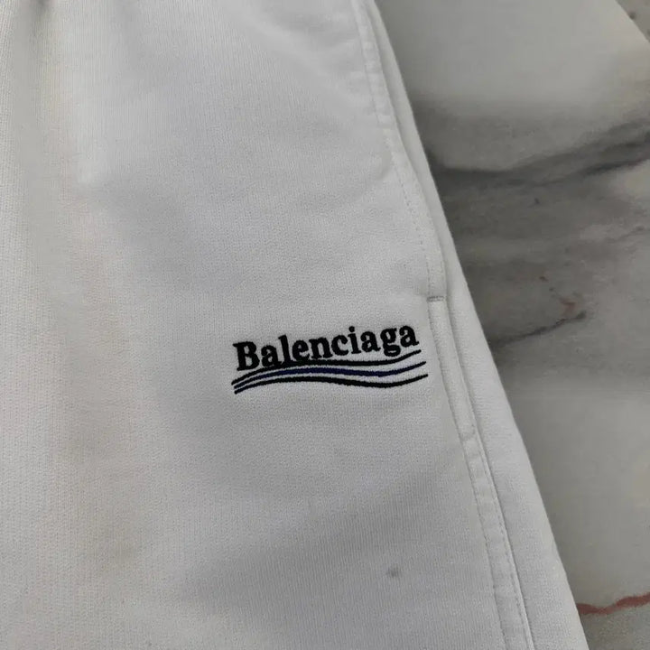 [BUNJANG] Balenciaga Embroidered Shorts Department Store Edition / 발렌시아가 자수 반바지 백화점판