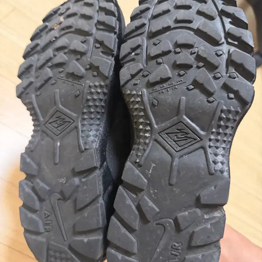 [BUNJANG] Supreme Nike Air Humara Sneakers / 슈프림 나이키에어휴마라 280