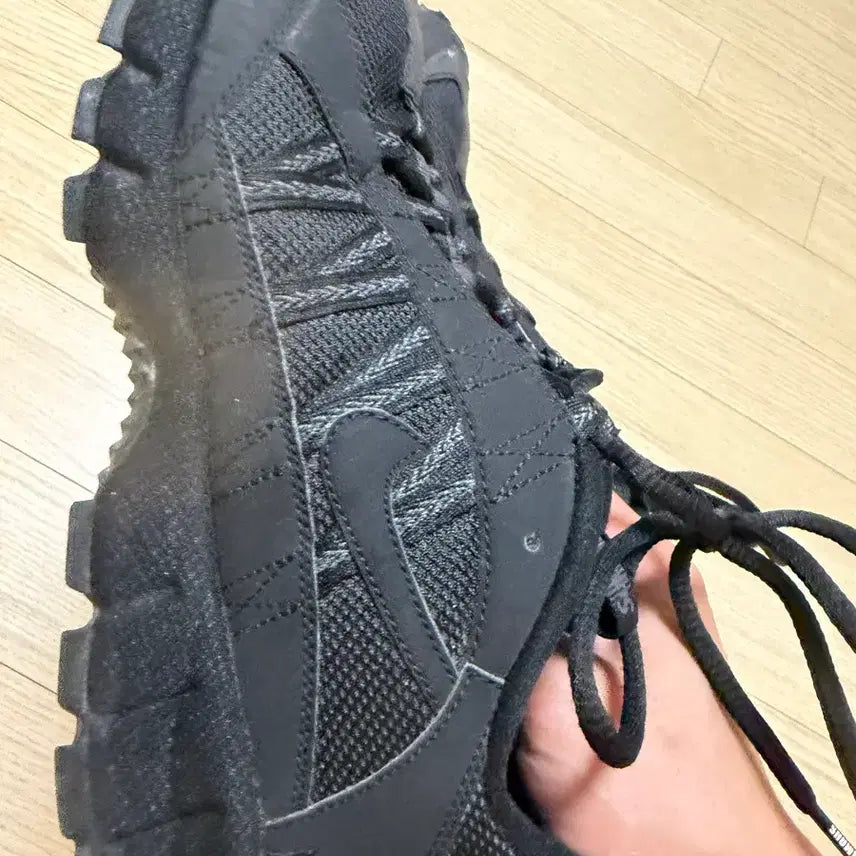 [BUNJANG] Supreme Nike Air Humara Sneakers / 슈프림 나이키에어휴마라 280