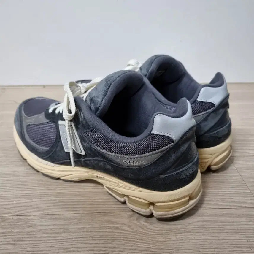 [BUNJANG] New Balance 2002R Special Vintage Black Grey / [270] 뉴발란스 2002R 스페셜 빈티지 블랙 그레이