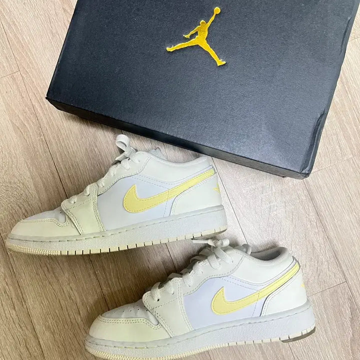 [BUNJANG] Nike Air Jordan Sneakers White Ivory / 나이키 235 에어조던 운동화