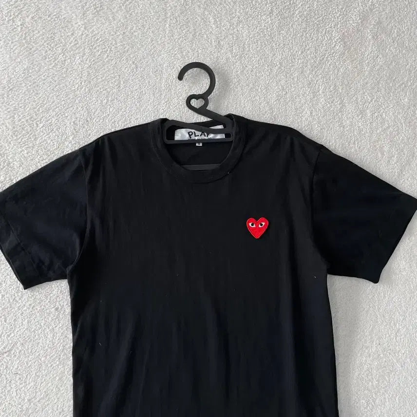 [BUNJANG] Comme des Garçons Black T-Shirt Red Emblem / S 꼼데가르송 블랙 반팔티셔츠 레드와펜