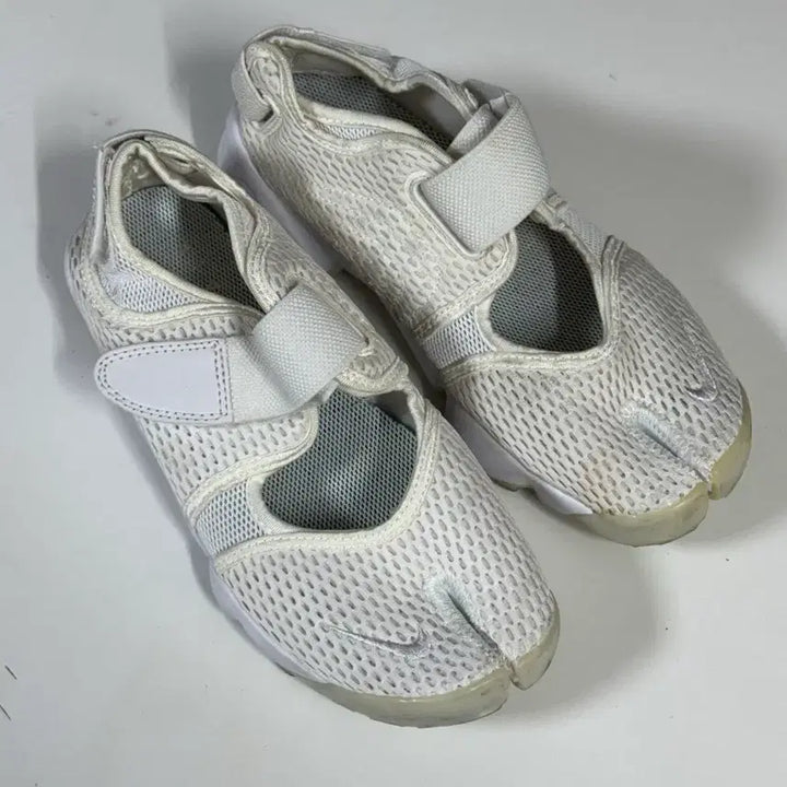 [BUNJANG] Nike Air Rift White Sneakers (240mm) / 나이키 에어리프트 240