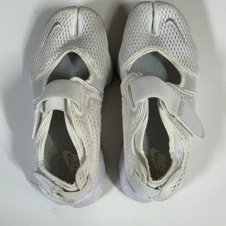 [BUNJANG] Nike Air Rift White Sneakers (240mm) / 나이키 에어리프트 240