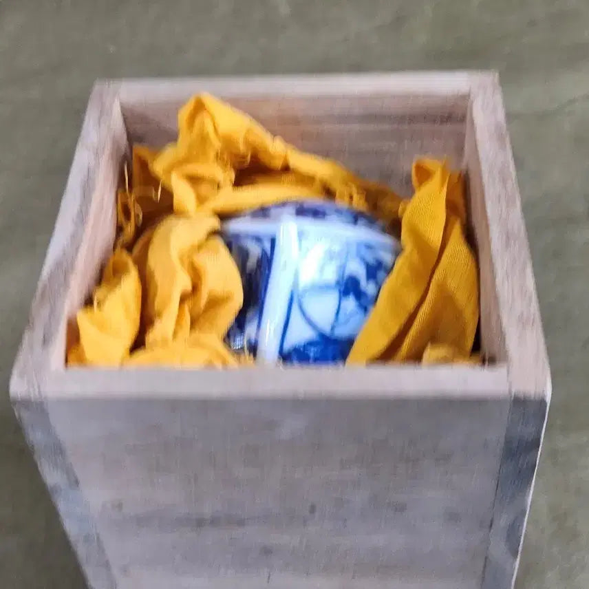 [BUNJANG] Hand-Painted Celadon Porcelain Tea Caddy with Pine, Bamboo, Plum, and Landscape Motifs / 손그림 청화백자 송,죽,매,와풍속도 그림 차통