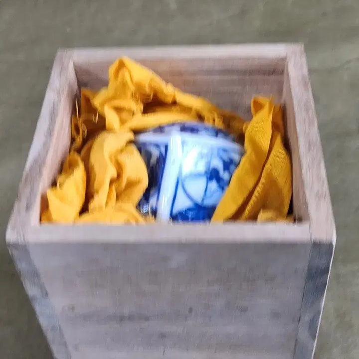 [BUNJANG] Hand-Painted Celadon Porcelain Tea Caddy with Pine, Bamboo, Plum, and Landscape Motifs / 손그림 청화백자 송,죽,매,와풍속도 그림 차통