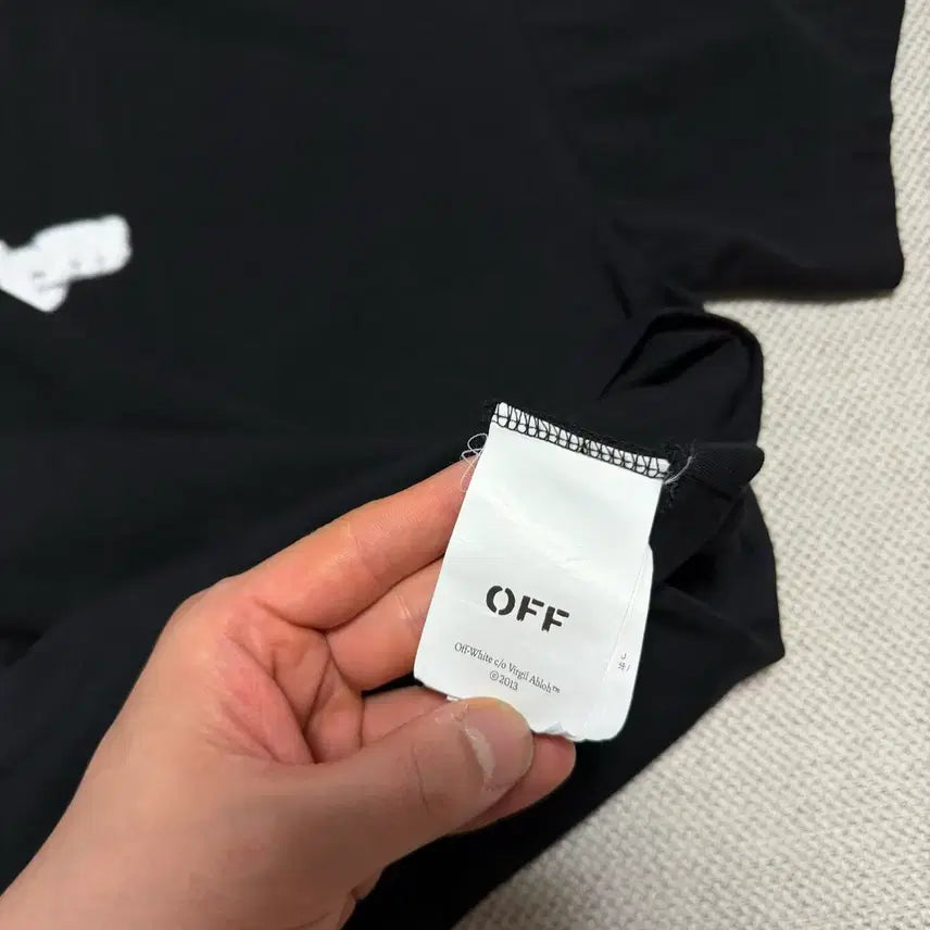 [BUNJANG] Off-White Spray Arrows Slim T-Shirt Black / 오프화이트 스프레이 애로우 슬림 티셔츠 블랙