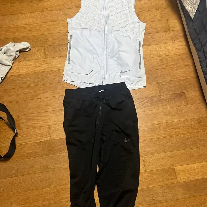 [BUNJANG] Nike Aeroloft Vest (S) + Nike Phenom Pants (M) / 나이키 에어로로프트 베스트s+나이키 페놈팬츠m