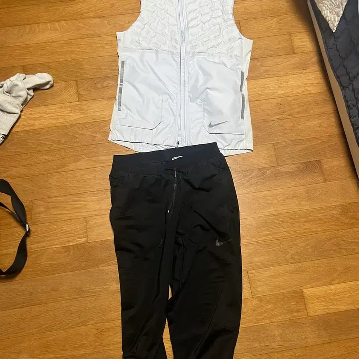 [BUNJANG] Nike Aeroloft Vest (S) + Nike Phenom Pants (M) / 나이키 에어로로프트 베스트s+나이키 페놈팬츠m