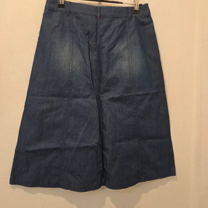 [BUNJANG] Hazzys A-Line Denim Skirt Button Detail / 헤지스  청 데님 A라인 스커트 버튼 스타일