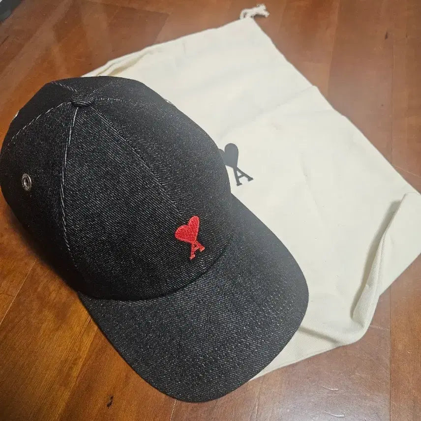 [BUNJANG] AMI Small Heart Logo Ball Cap Black / 아미 스몰 하트 볼캡 블랙