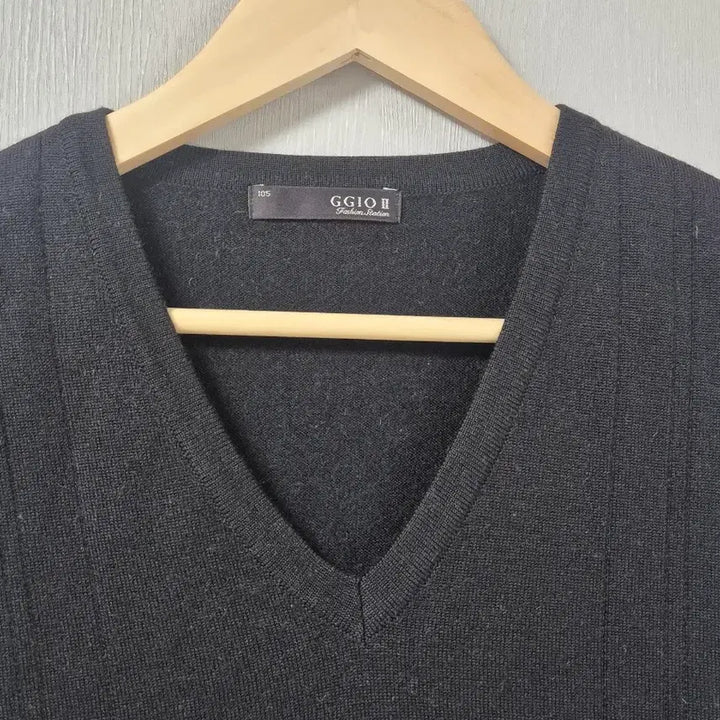 [BUNJANG] G.T.G V-Neck Short-Sleeve Knit Top Black / 지오투 브이넥  반팔니트  100