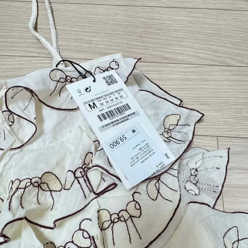 [BUNJANG] Zara Canvas Bag with Ant Embroidery / 새상품 자라 천가방