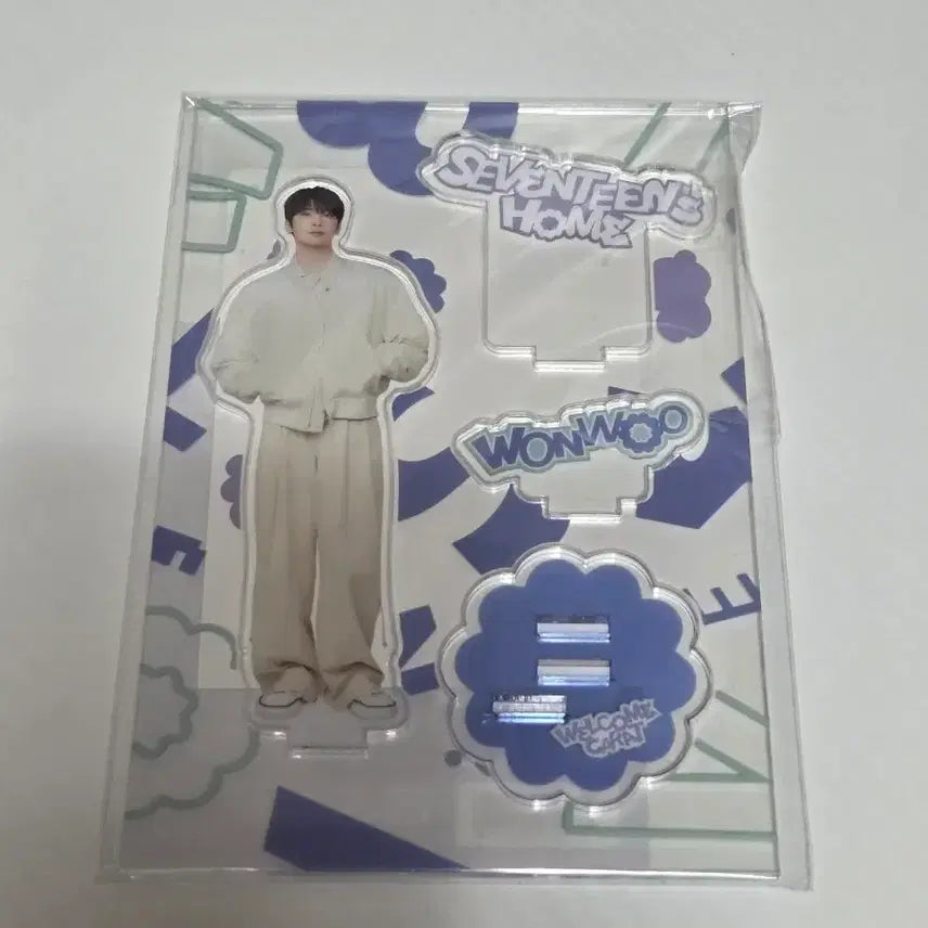 [BUNJANG] SEVENTEEN Wonwoo Japan SEVENTEEN Cafe Acrylic Stand / 세븐틴 원우 재팬 세븐틴카페 아크릴스탠드