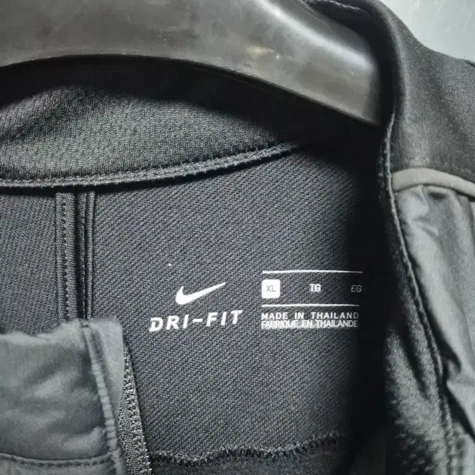 [BUNJANG] Nike Black Padded Windbreaker Jacket Size 105 / 105 /나이키 블랙 패딩 바람막이 자켓
