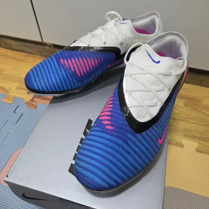 [BUNJANG] Nike Phantom 6 Low Elite AG Football Cleats (Size 265) / 나이키 팬텀6 로우 엘리트 AG 265