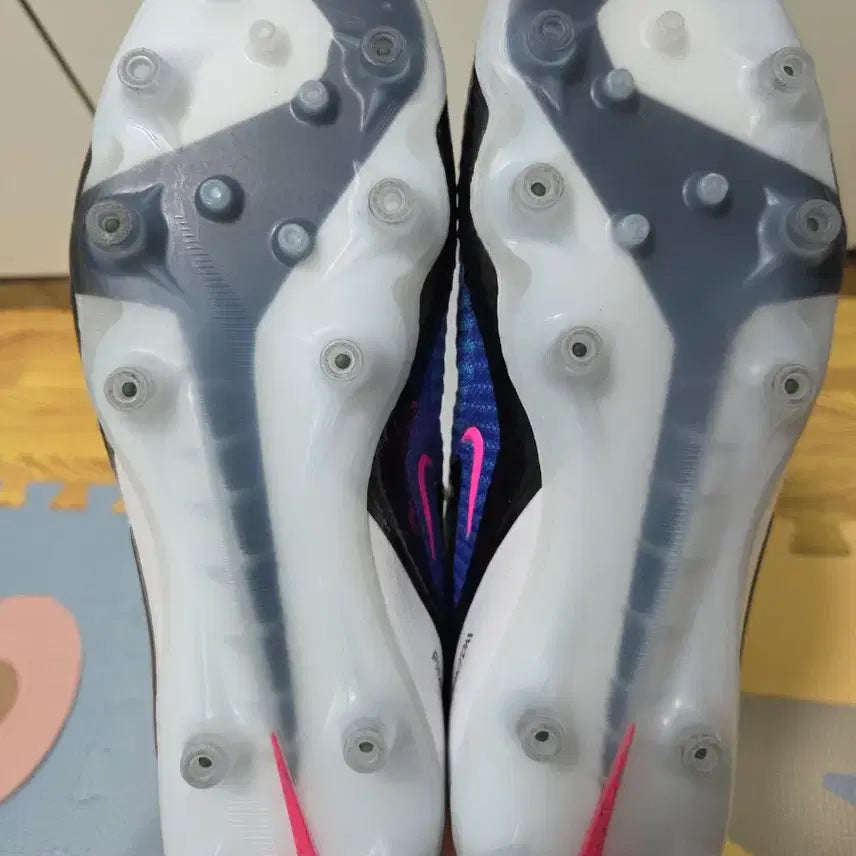 [BUNJANG] Nike Phantom 6 Low Elite AG Football Cleats (Size 265) / 나이키 팬텀6 로우 엘리트 AG 265