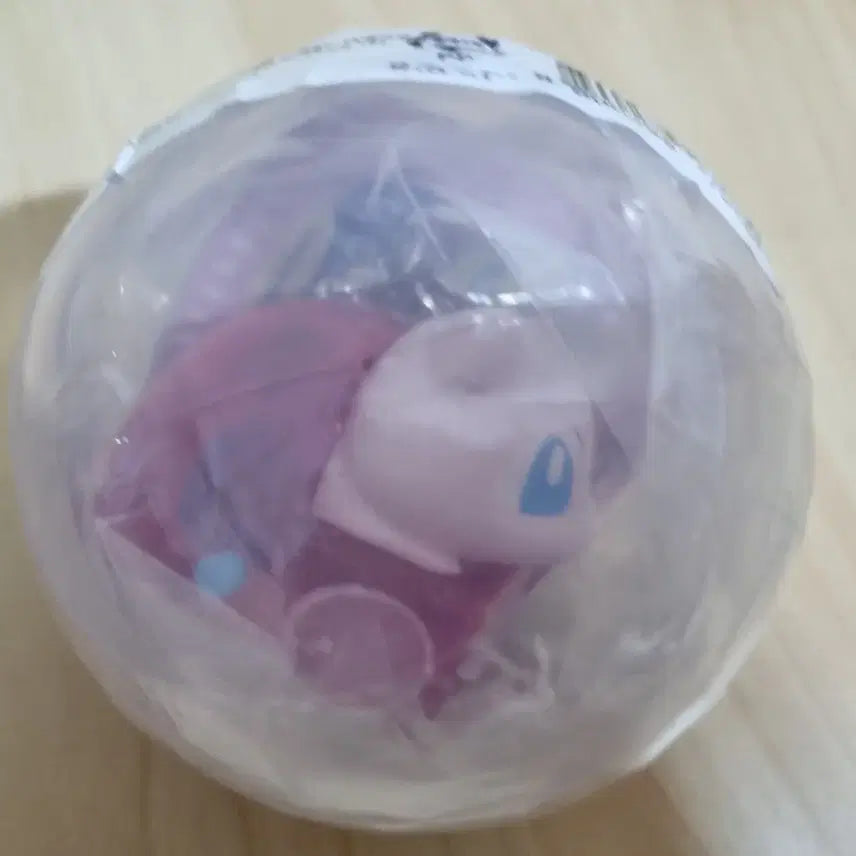 [BUNJANG] Pokemon Mew Rare Polaroid Keychain Gacha / 포켓몬 뮤(레어) 폴라로이드 키링 가챠