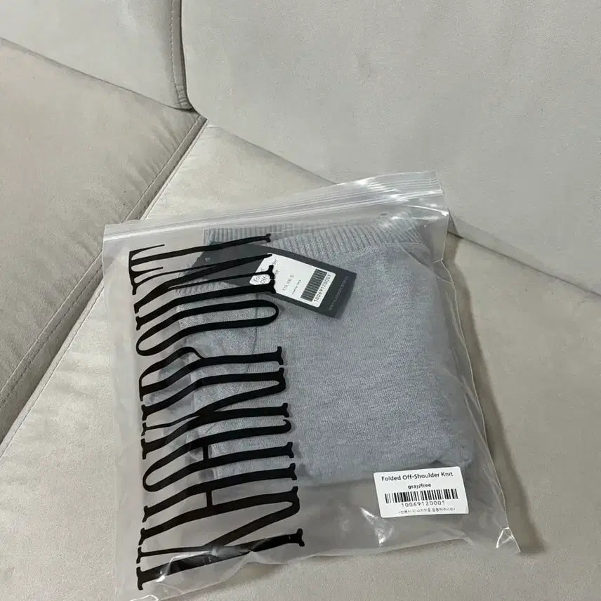 [BUNJANG] Khaki Point Off-Shoulder Top / 카키포인트 오프숄더 상의 새상품 택ㅇ
