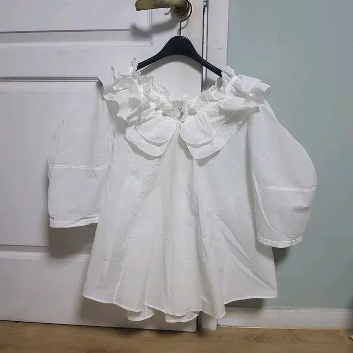[BUNJANG] Ozcecon Frill Blouse / 오즈세컨 프릴 블라우스 팔아요