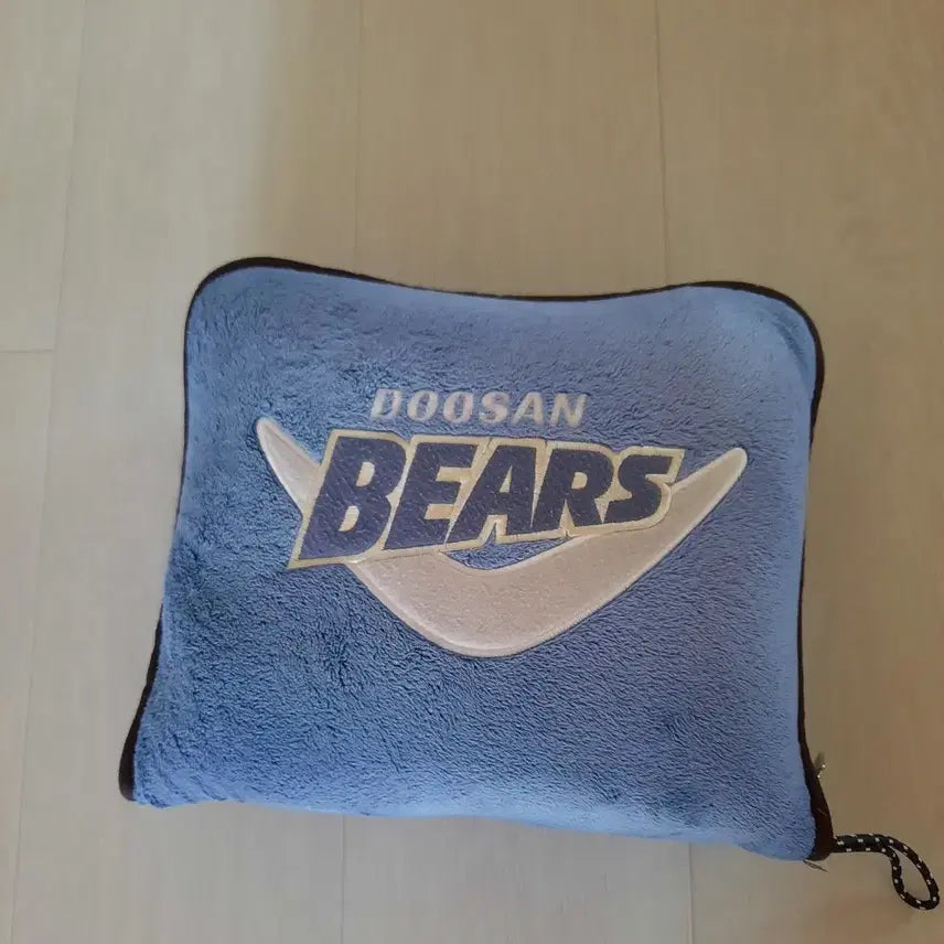 [BUNJANG] Doosan Bears Cushion Blanket / 두산베어스 쿠션 담요