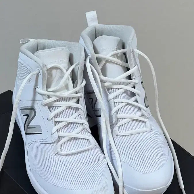 [BUNJANG] New Balance Baseball Shoes M3000 Mid-Cut White 260 / 뉴발란스 야구화 M3000 미드컷 260 택없는새상품