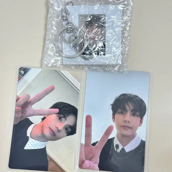 [BUNJANG] BTS Arirang Weverse Pre-order Exclusive Set V Photocard &amp; Keyring / 방탄소년단 아리랑 위버스 예판 특전 세트 뷔 V 포카  키링