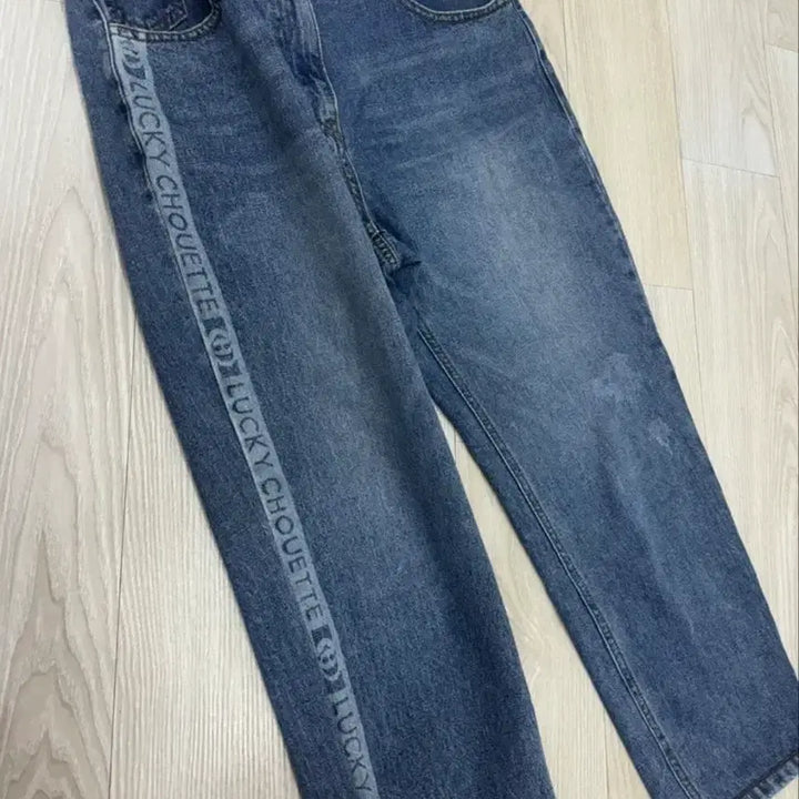 [SOLD OUT] 럭키슈에뜨 레터링 블루진 36(55-55반)