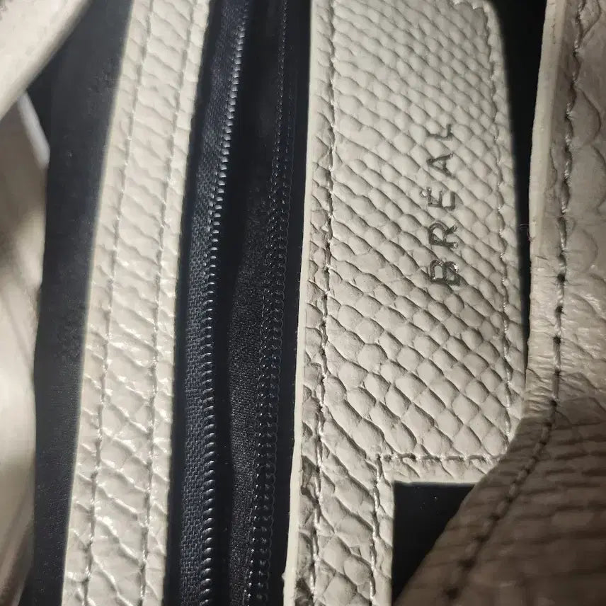 [BUNJANG] B Rera White Snakeskin Bucket Tote Bag / 브레라 화이트 뱀피 버킷백 토트백