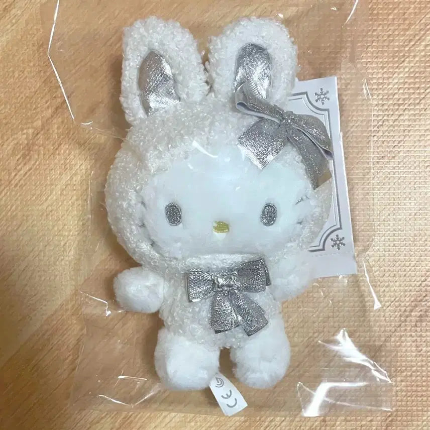 [BUNJANG] Sanrio Hello Kitty Plush Snow Rabbit Keyring / 새상품 키티 플러시 스노우레빗 키링